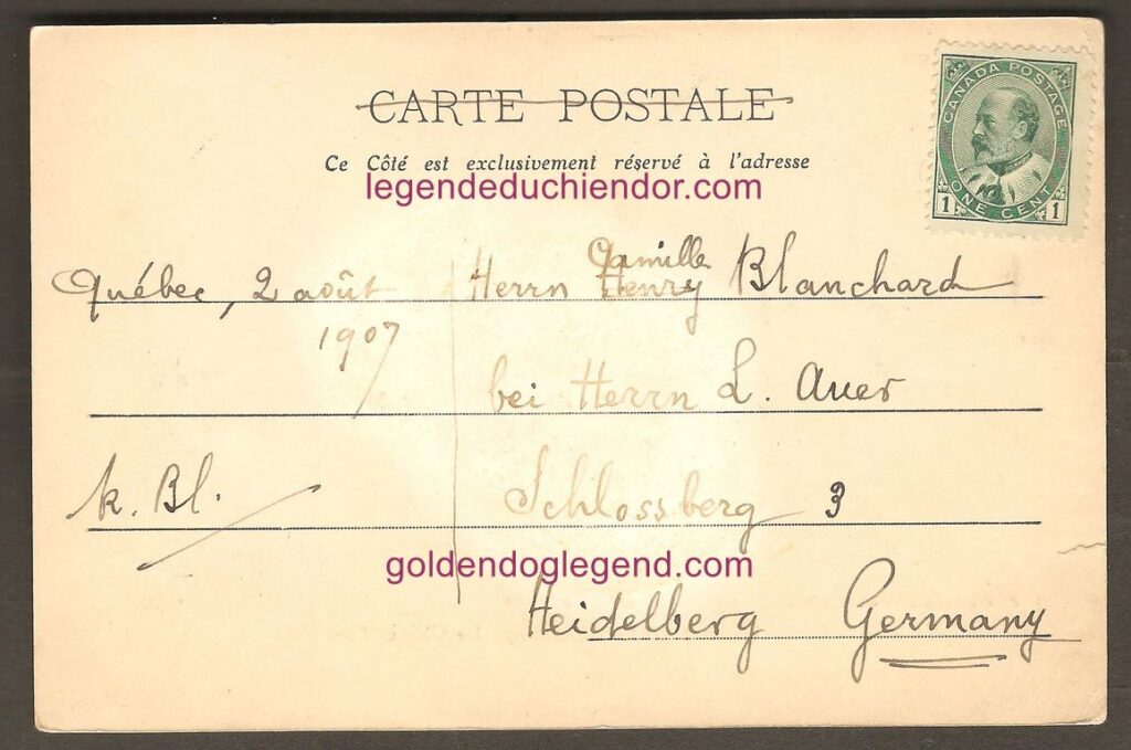 Carte postale, en noir et blanc, montrant le bas-relief du Chien d'Or, de Québec. Elle est adressée à Camille et Henry Blanchard, Heidelberg, Allemagne et est datée du 2 août 1907.